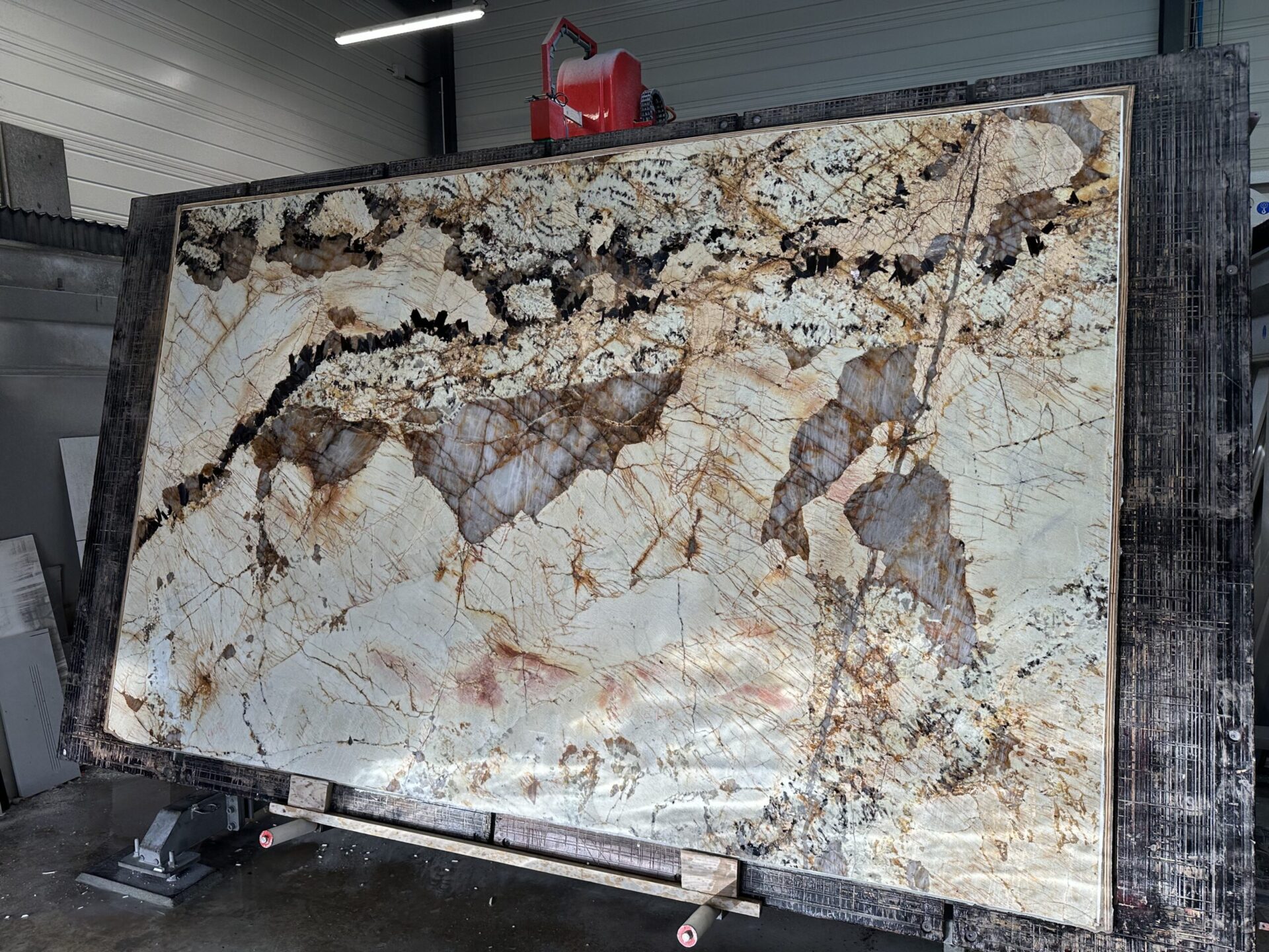 Tranche de quartzite patagonia finition polie.